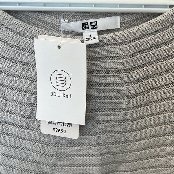 Uniqlo t-shirt sweater, size S - Picture 4 of 4